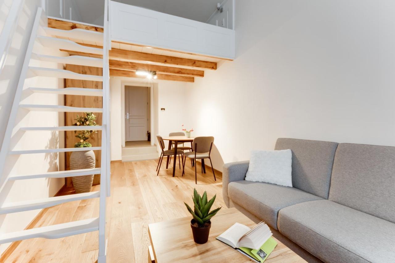 Dream Duplex On Riverside Praag