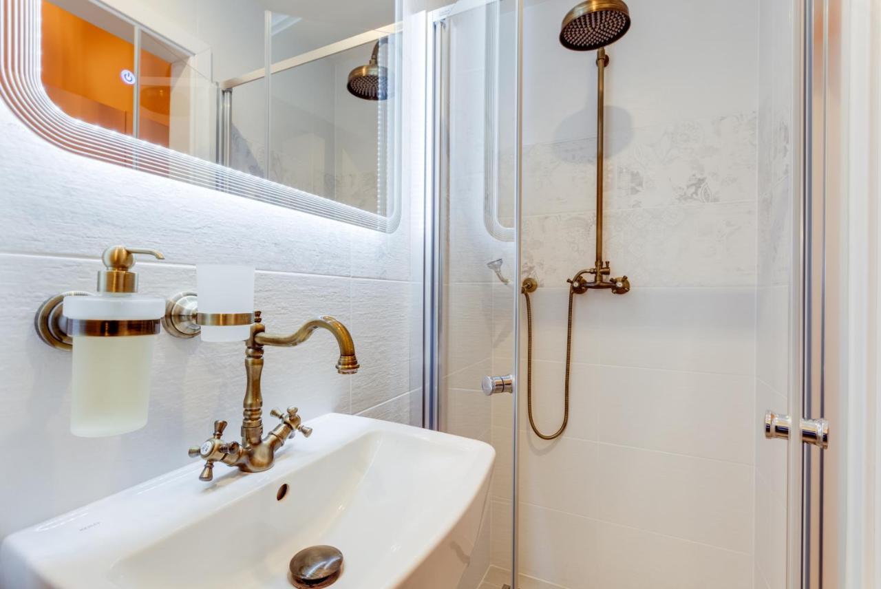 Dream Duplex On Riverside * Praag